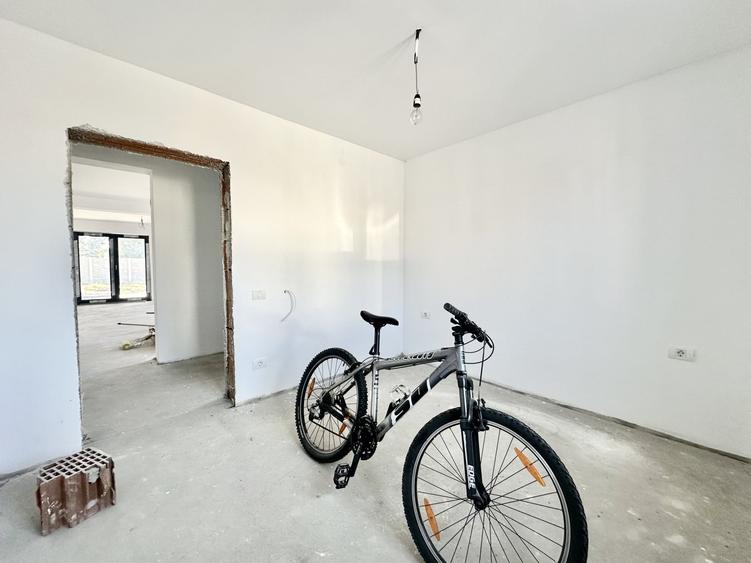 Duplex cu 4 camere cu Canalizare în Bazoșu Nou