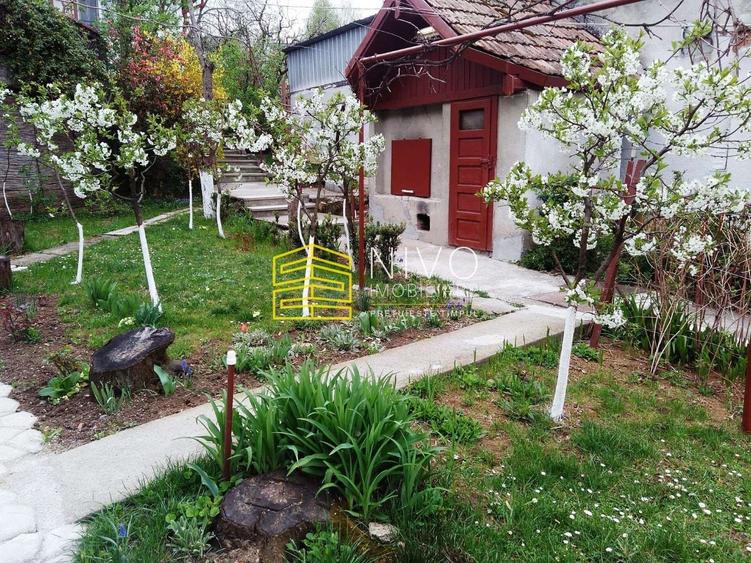 Casă individuală cu 11 camere cu Piscina în Platou