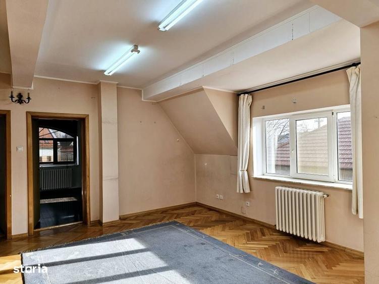 Casă cu 4 camere în Central