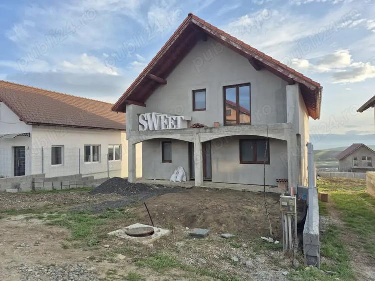 Casă cu 6 camere cu Teren 500 Mp în Șura Mare