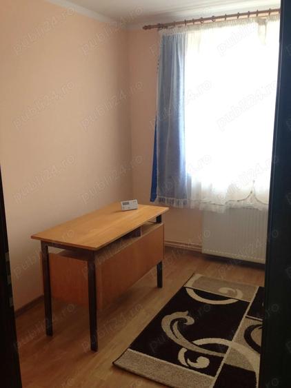 Apartament cu 3 camere decomandat în Vitrometan