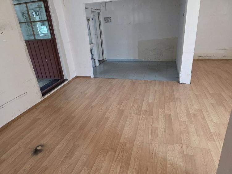 Casă cu 4 camere în Dobroești