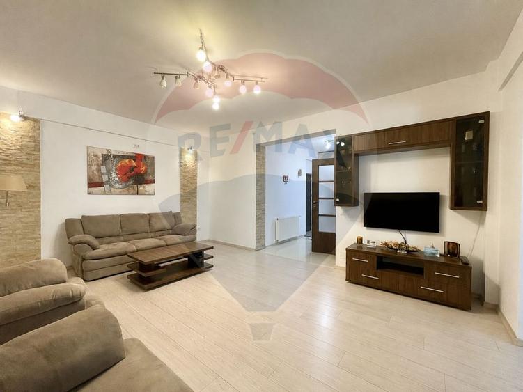 Apartament cu 3 camere de închiriat - 1