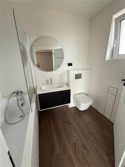 Apartament cu 3 camere decomandat în Tractorul