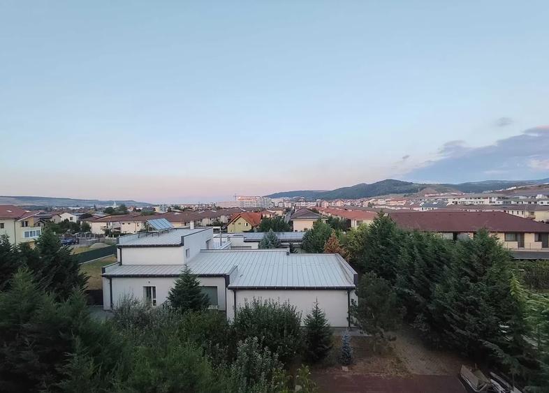 Apartament cu 4 camere decomandat, mobilat în Florești