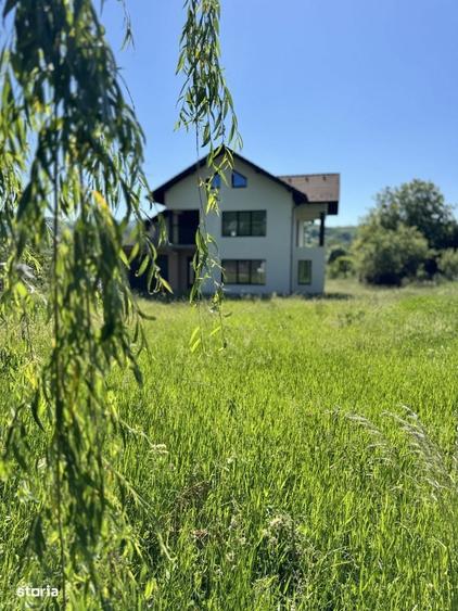 Casă cu 4 camere cu Teren 2147 Mp în Cetățeni