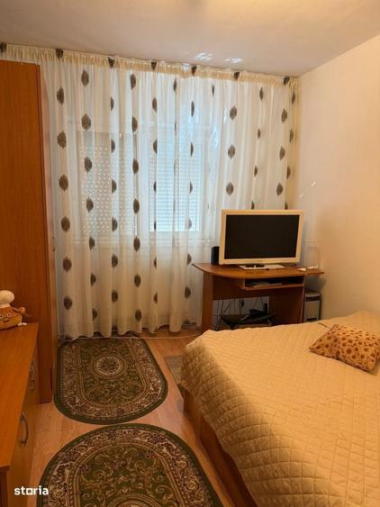 Apartament cu 4 camere decomandat în Central