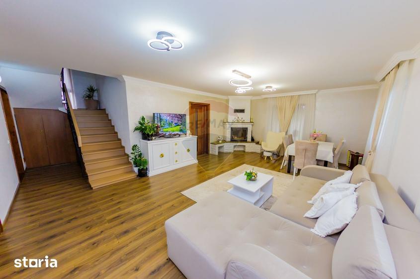 Casă cu 4 camere cu Teren 2900 Mp în Ardusat