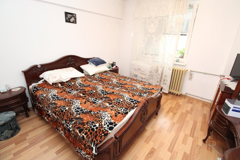 Apartament cu 3 camere decomandat în Drumul Taberei
