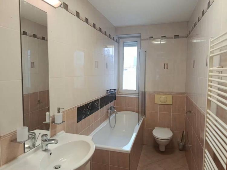 Apartament cu 3 camere decomandat în Colentina