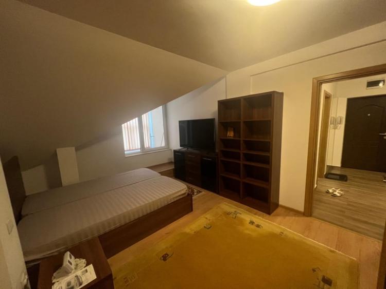 Apartament cu 3 camere decomandat, mobilat în Central