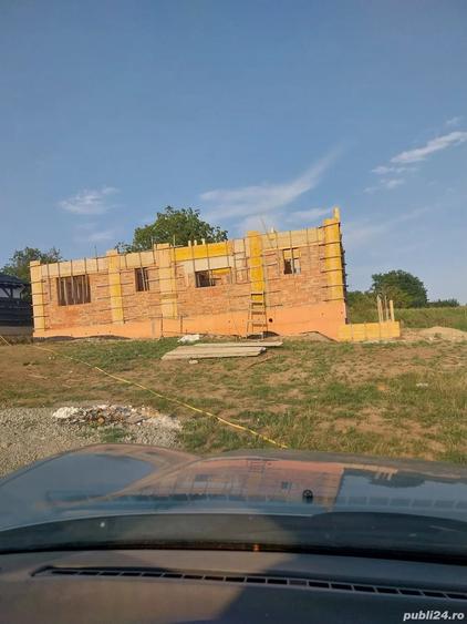 Casă cu 4 camere cu Teren 500 Mp în Dumești