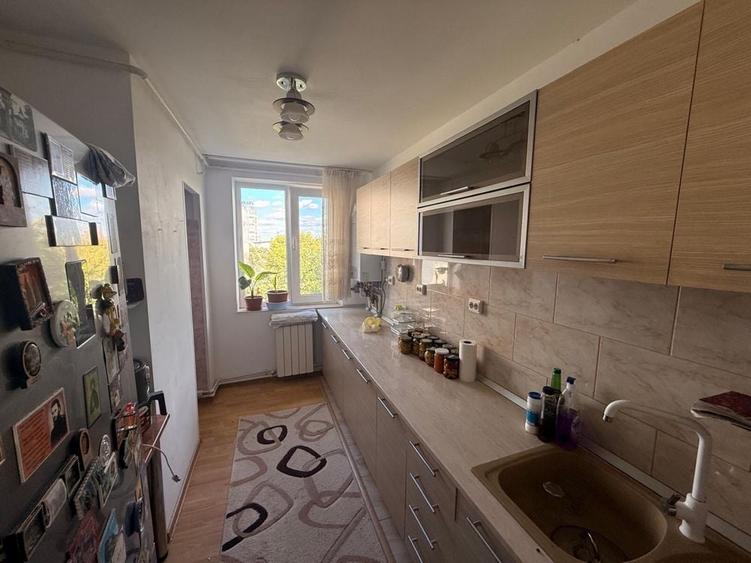 Apartament cu 3 camere decomandat în Central