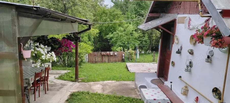 Casă cu Teren 8266 Mp în Central