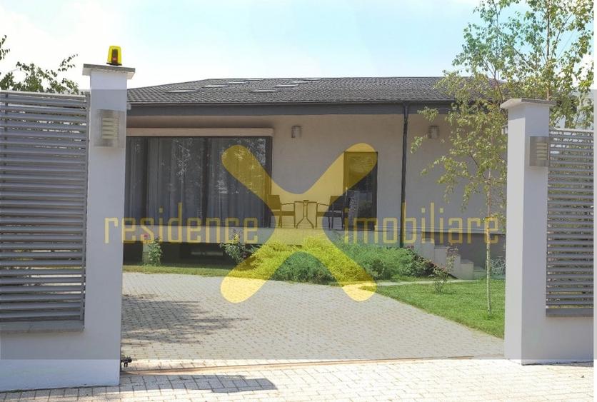 Casă cu 9 camere cu Canalizare în 1 Decembrie