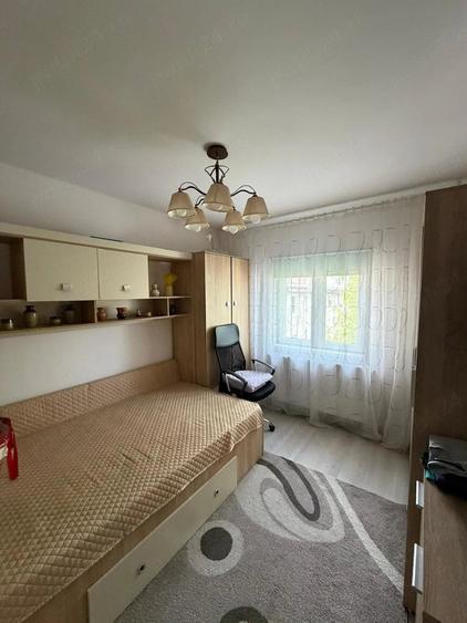 Apartament cu 4 camere decomandat în Central