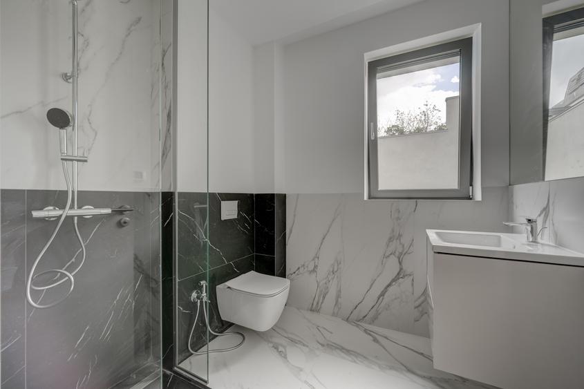 Apartament cu 4 camere semidecomandat în Timpuri Noi