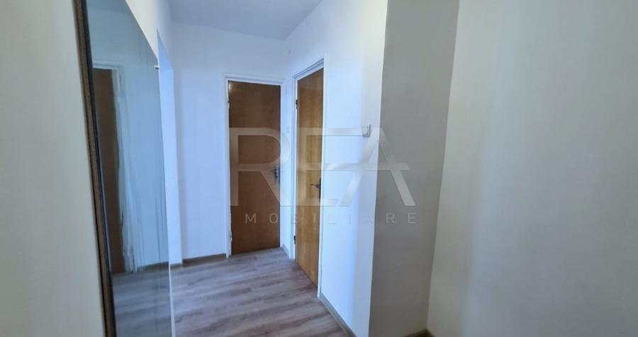 Apartament cu 3 camere decomandat în Drumul Taberei