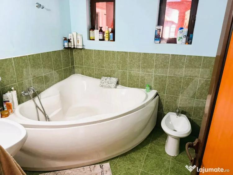 Casă cu 17 camere cu Teren 1324 Mp în Central