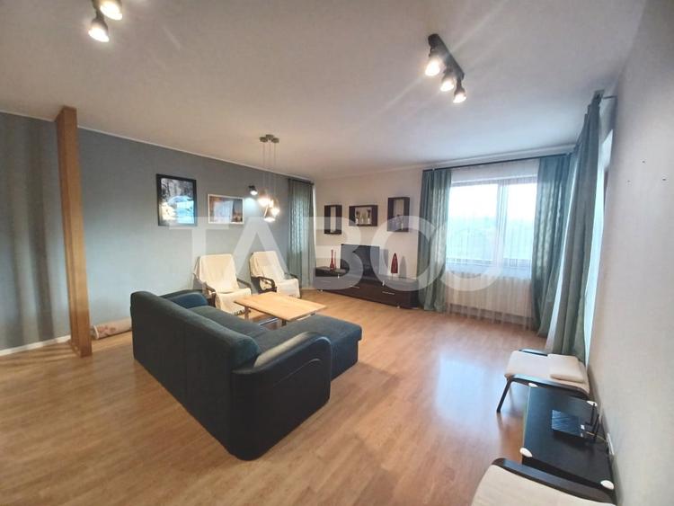 Apartament cu 3 camere decomandat, mobilat în Piața Cluj