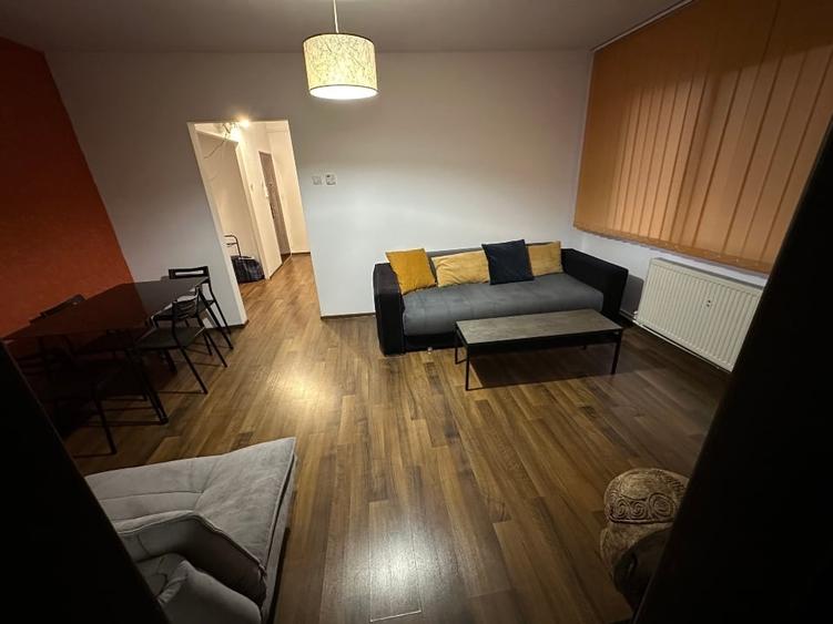 Apartament cu 2 camere semidecomandat în Podu Roș