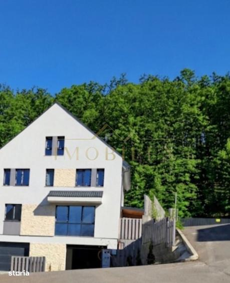Casă cu 4 camere în Tăuți