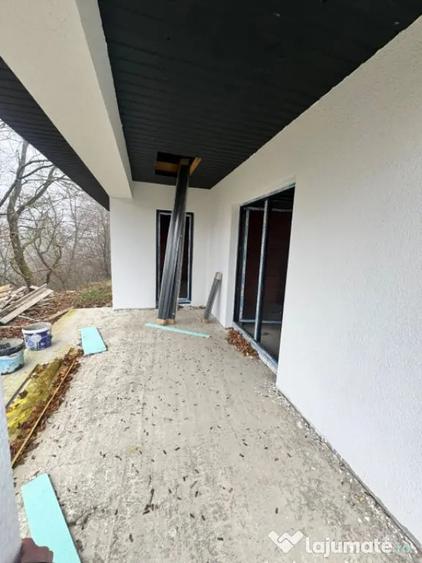 Casă cu 3 camere cu Teren 450 Mp în Satu Nou de Jos