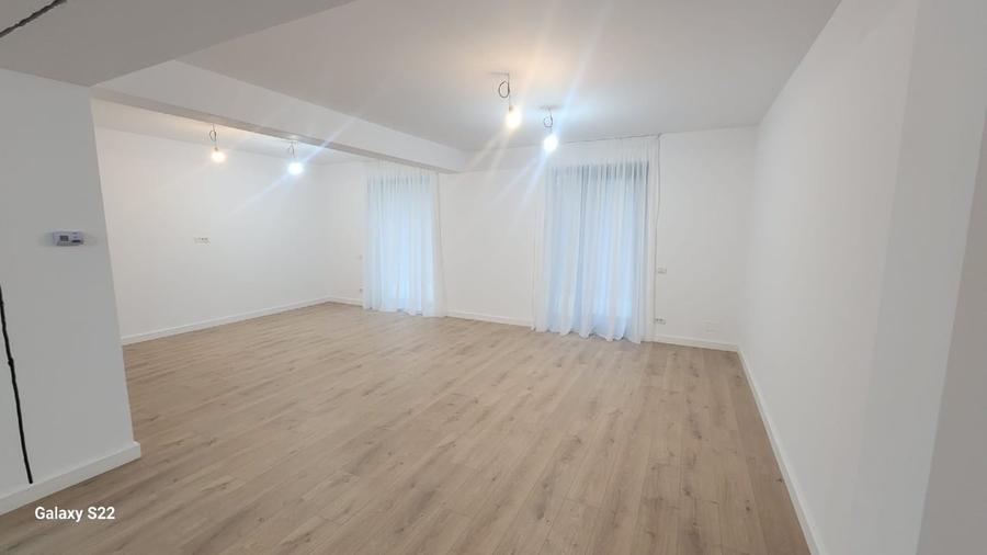 Casă individuală cu 5 camere cu Teren 342 Mp în Pipera