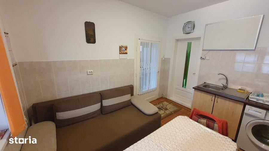 Casă cu 3 camere cu Teren 2795 Mp în Central