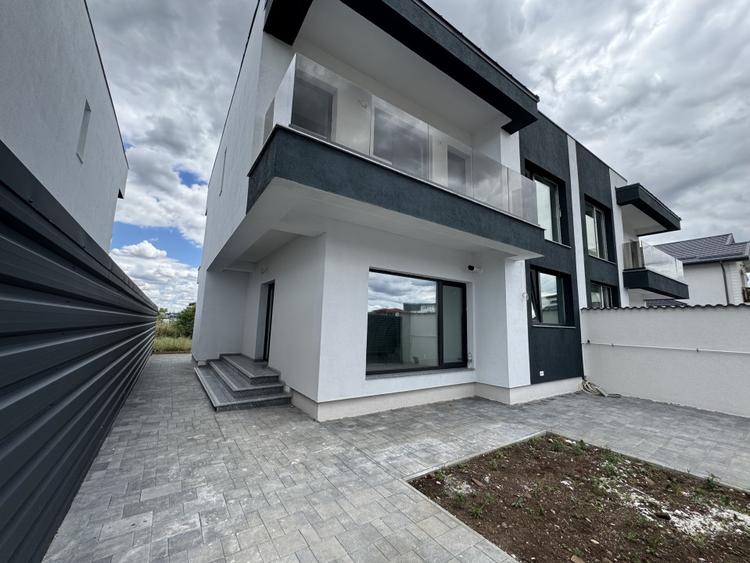 Duplex cu 4 camere cu Canalizare în Albert
