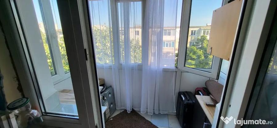 Apartament cu 2 camere semidecomandat în Peneș Curcanul