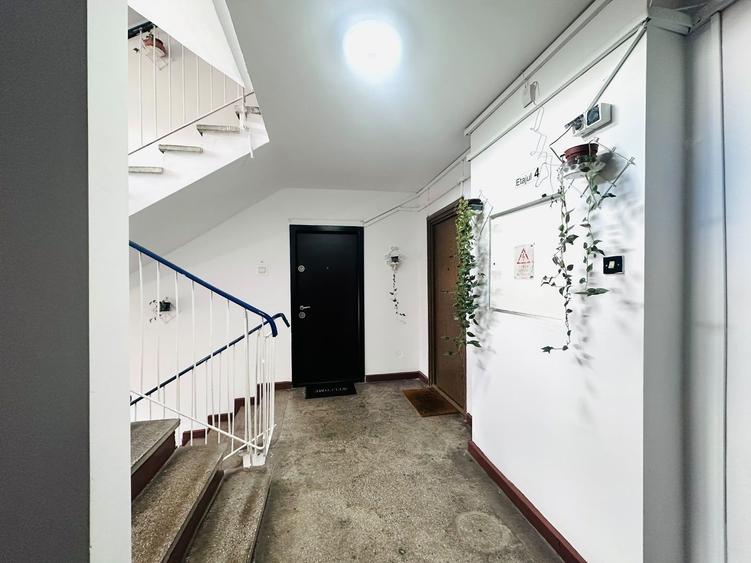 Apartament cu 3 camere semidecomandat în Moșilor