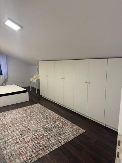 Apartament cu 3 camere semidecomandat, mobilat în Dămăroaia