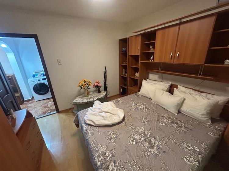Apartament cu 3 camere decomandat, mobilat în Steaua