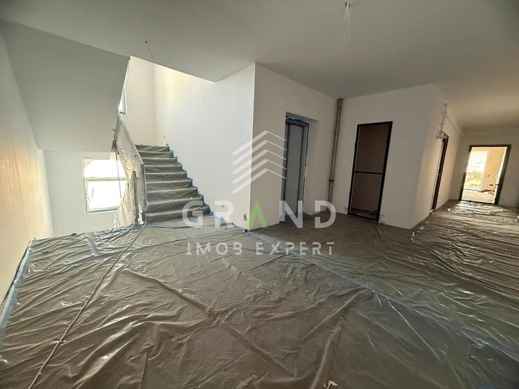 Apartament cu 3 camere semidecomandat în Florești