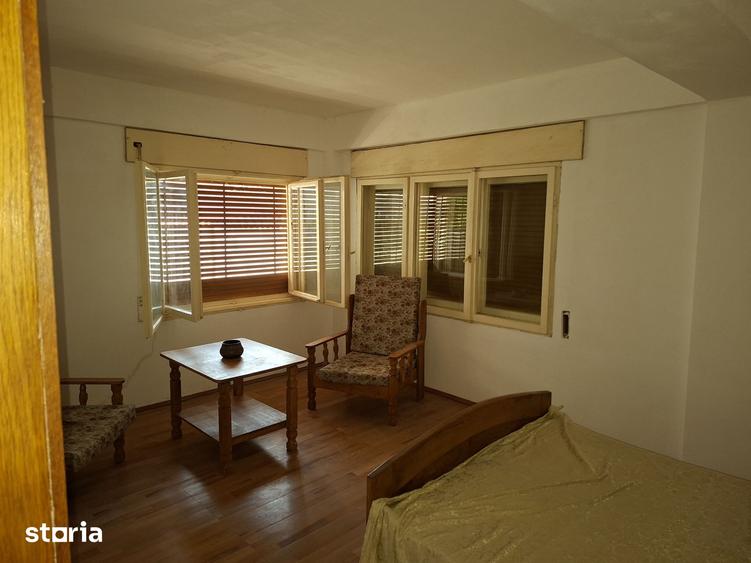 Apartament cu 4 camere, mobilat în Central