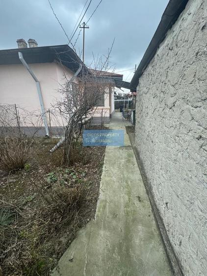 Casă individuală cu 3 camere cu Canalizare în Casa Cărții