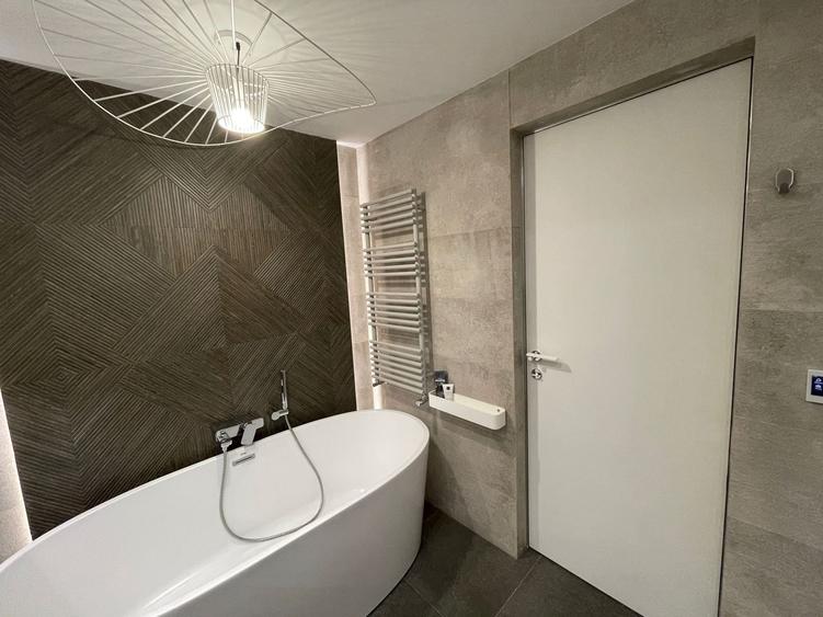 Penthouse cu 5 camere decomandat, mobilat în Herăstrău