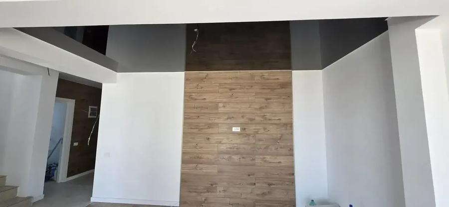 Casă individuală cu 5 camere cu Teren 409 Mp în Vest
