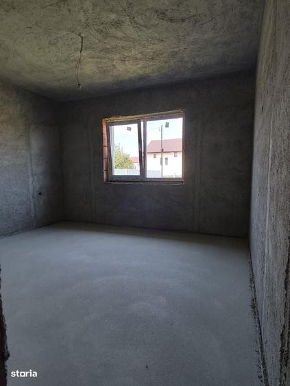 Casă cu 4 camere în Joița