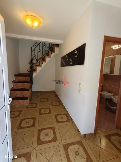 Casă cu 5 camere cu Teren 225 Mp în Moșilor