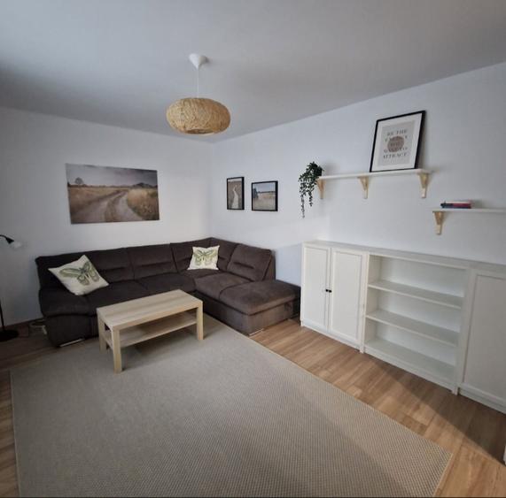 Apartament cu 2 camere decomandat în Polonă