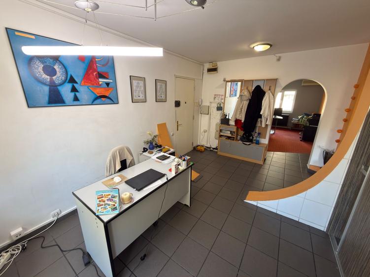 Apartament cu 3 camere decomandat în Nerva Traian