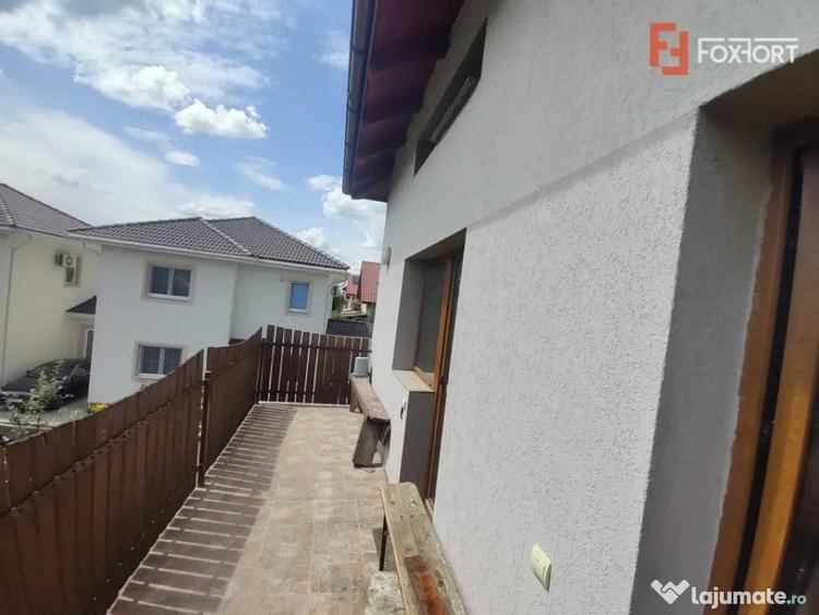 Casă cu 9 camere cu Teren 300 Mp în Dumbrăvița