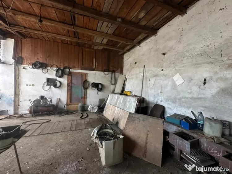 Casă cu 7 camere cu Teren 2500 Mp în Central