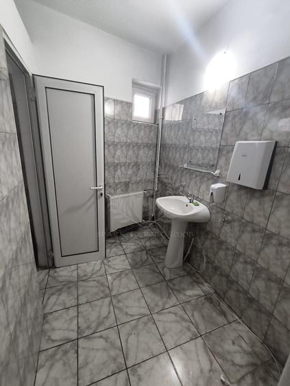 Spațiu comercial, de 245 mp, în Central