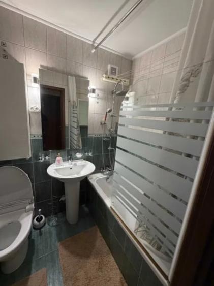 Apartament cu 3 camere decomandat, mobilat în Drumul Taberei