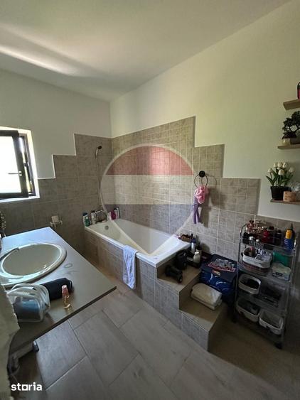 Casă cu 5 camere cu Teren 2325 Mp în Bosanci