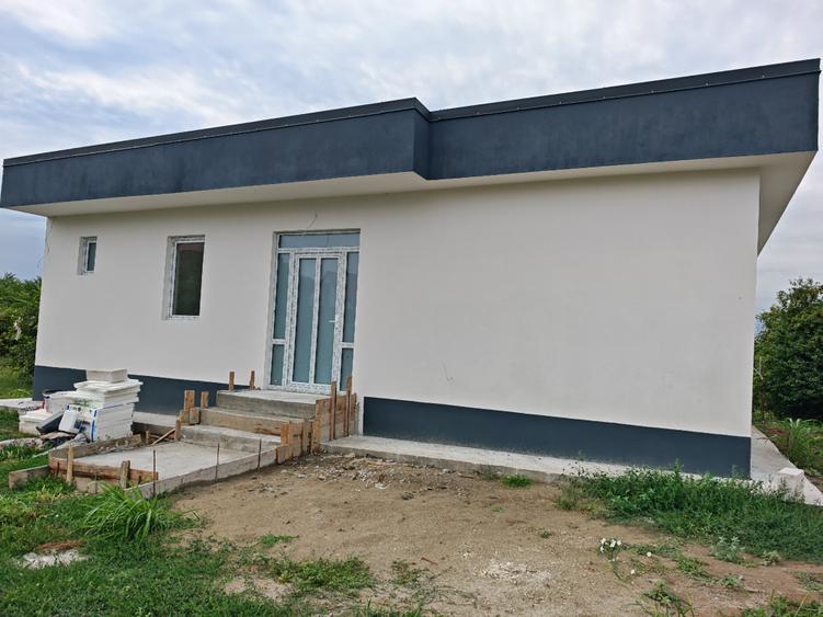 Casă individuală cu 4 camere cu Teren 300 Mp în Lumina