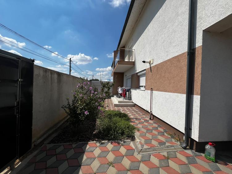 Duplex cu 4 camere cu Canalizare în Domnești